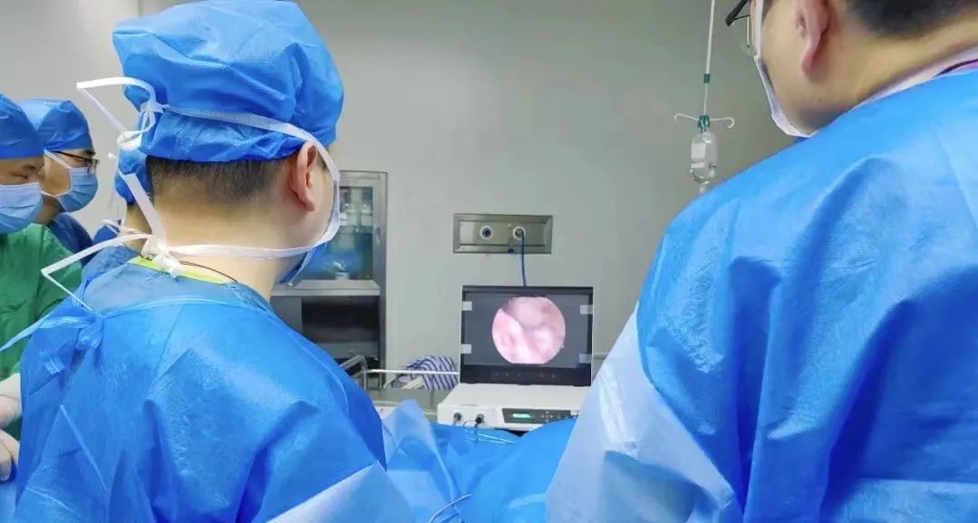 运动也能发生这种事？14岁男孩运动摔伤骨折，一旦摔伤应这样处理！