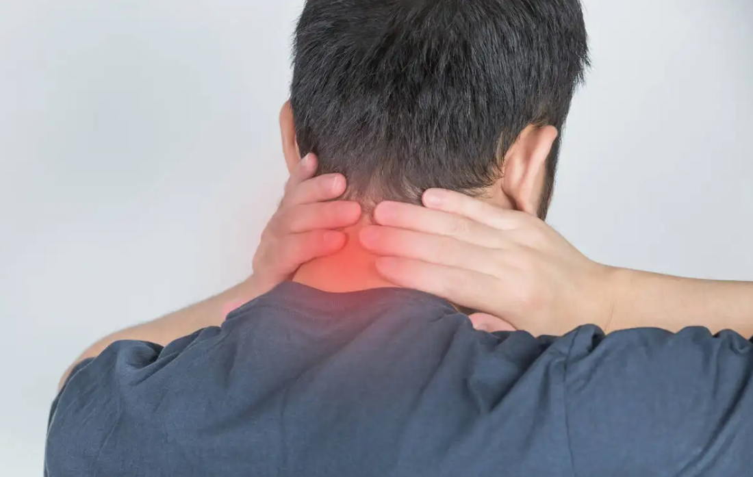 脖子一动咔咔响，这是颈椎病吗？