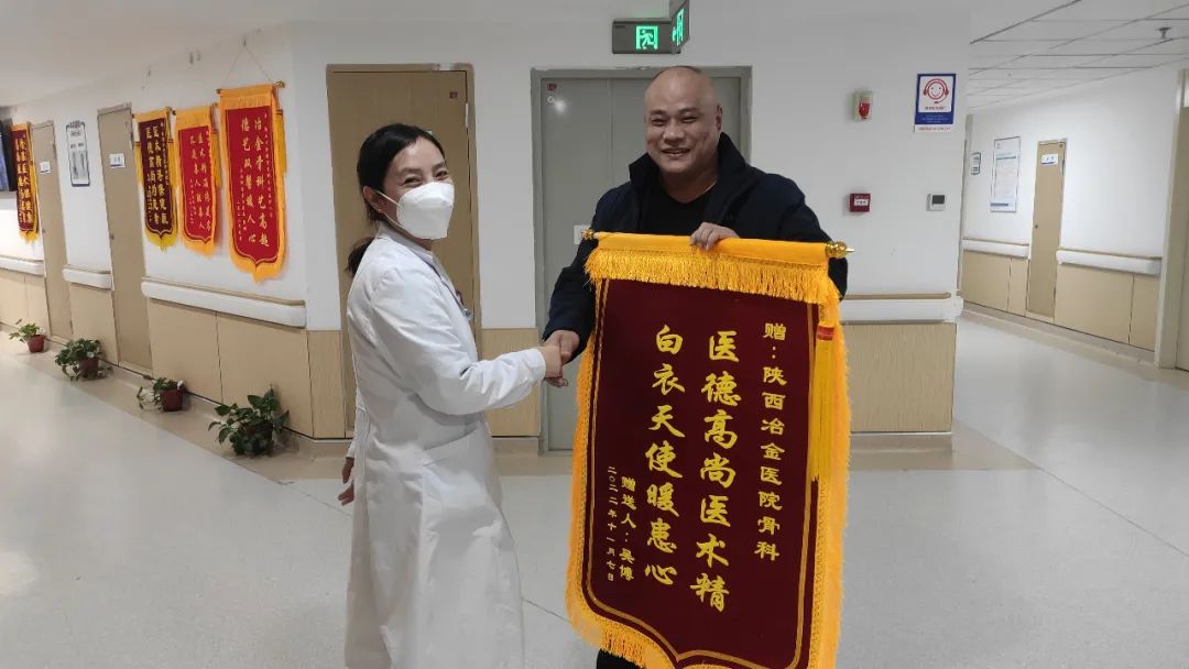 谁按下了他的止痛键？